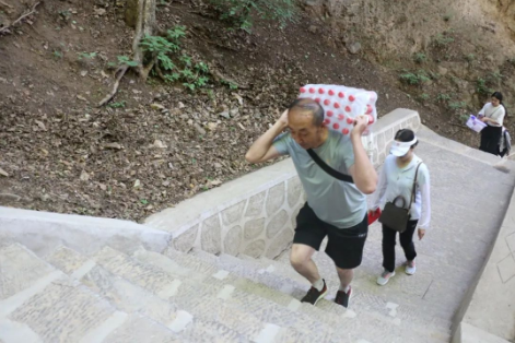助力文旅市场 展示产投风采——乐鱼在线登录入口-乐鱼(中国)
组织开展员工登山比赛活动(图6)